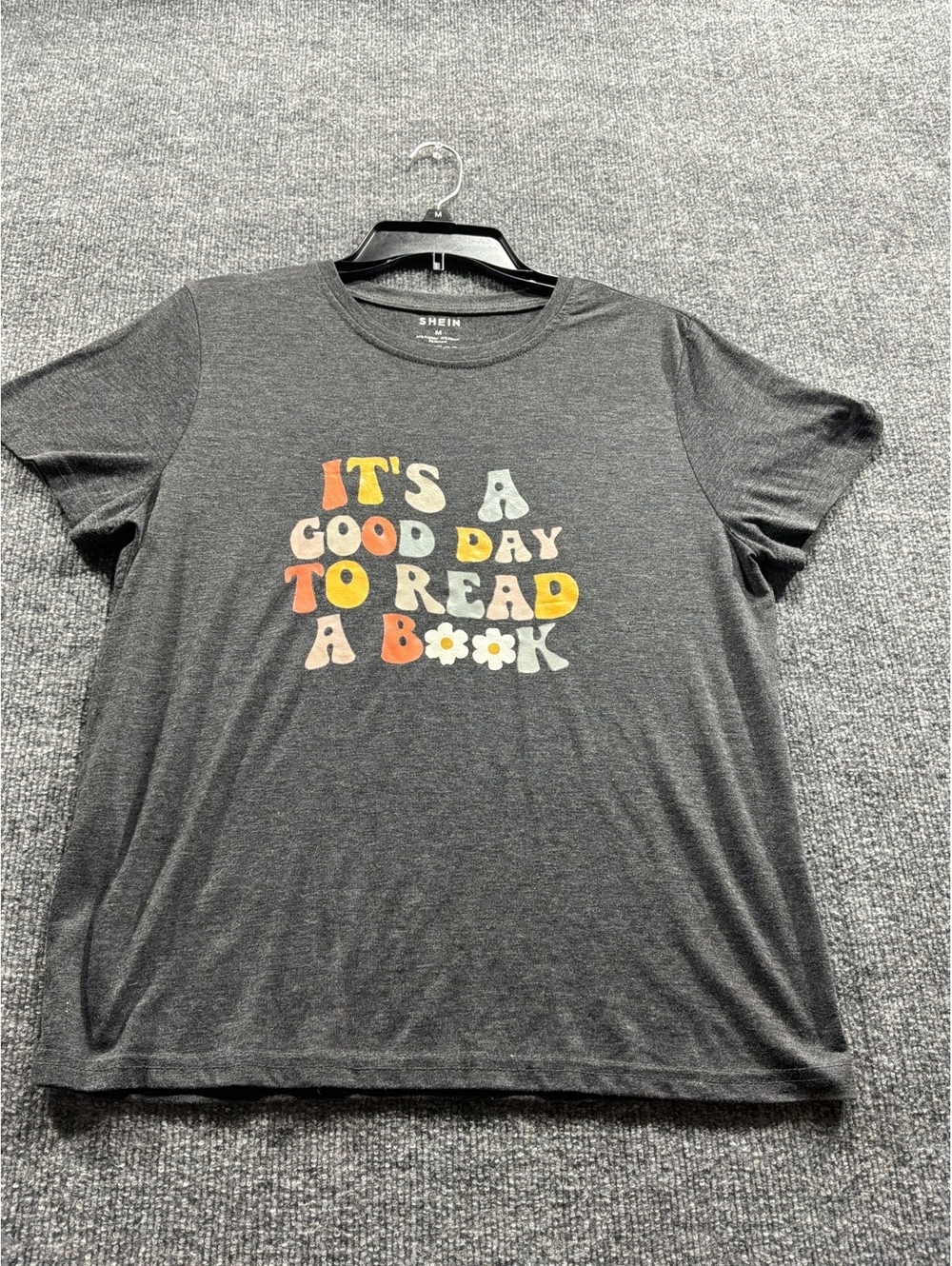 Men's Gray Graphic T-Shirt 'It's a Good Day to Read a Book' Medium